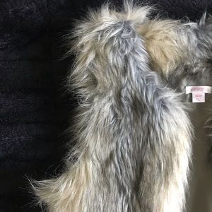 Xhilaration Jackets & Coats - Faux Fur Sleeveless Coat Xhilaration Jackets & Coats - Faux Fur Sleeveless Coat